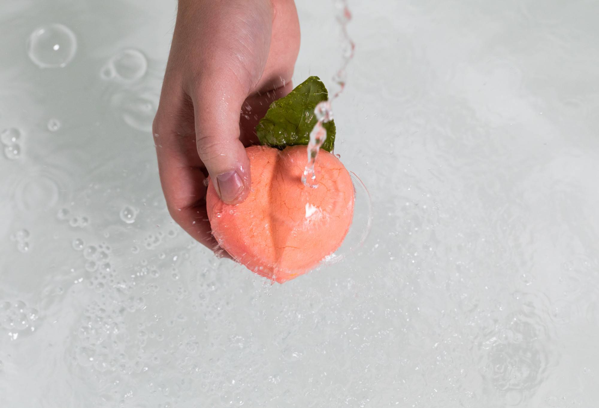 Lush Peach Crumble Bubbleroon - Image 2