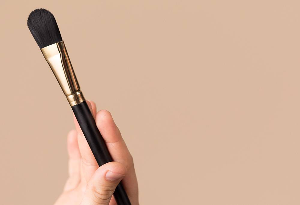Lush Fresh Faced Brush - Image 2